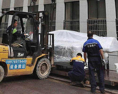 【專車送達】uv平板機和切割機大型機器送到客戶公司三樓